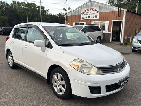 Used 2007 Nissan Versa Hatchback FWD image 3