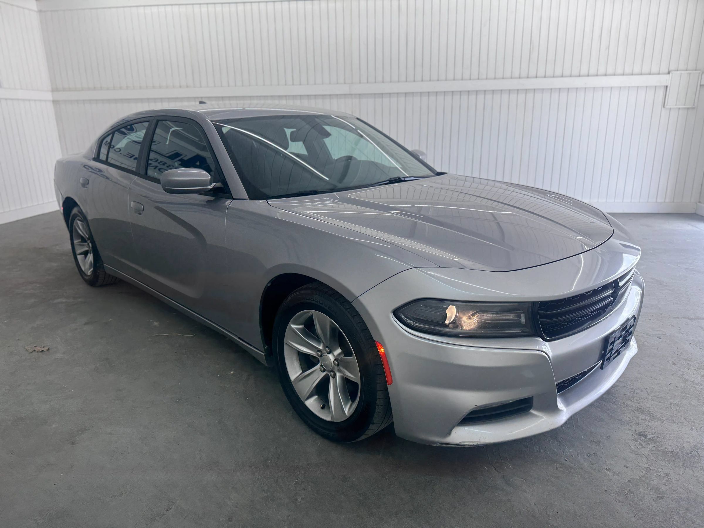 Used 2016 Dodge Charger SXT RWD image 3