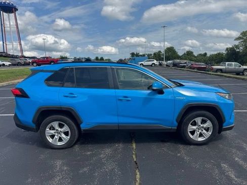 Used 2019 Toyota RAV4 LE w/ Carpet Mat Package AWD/4WD image 2