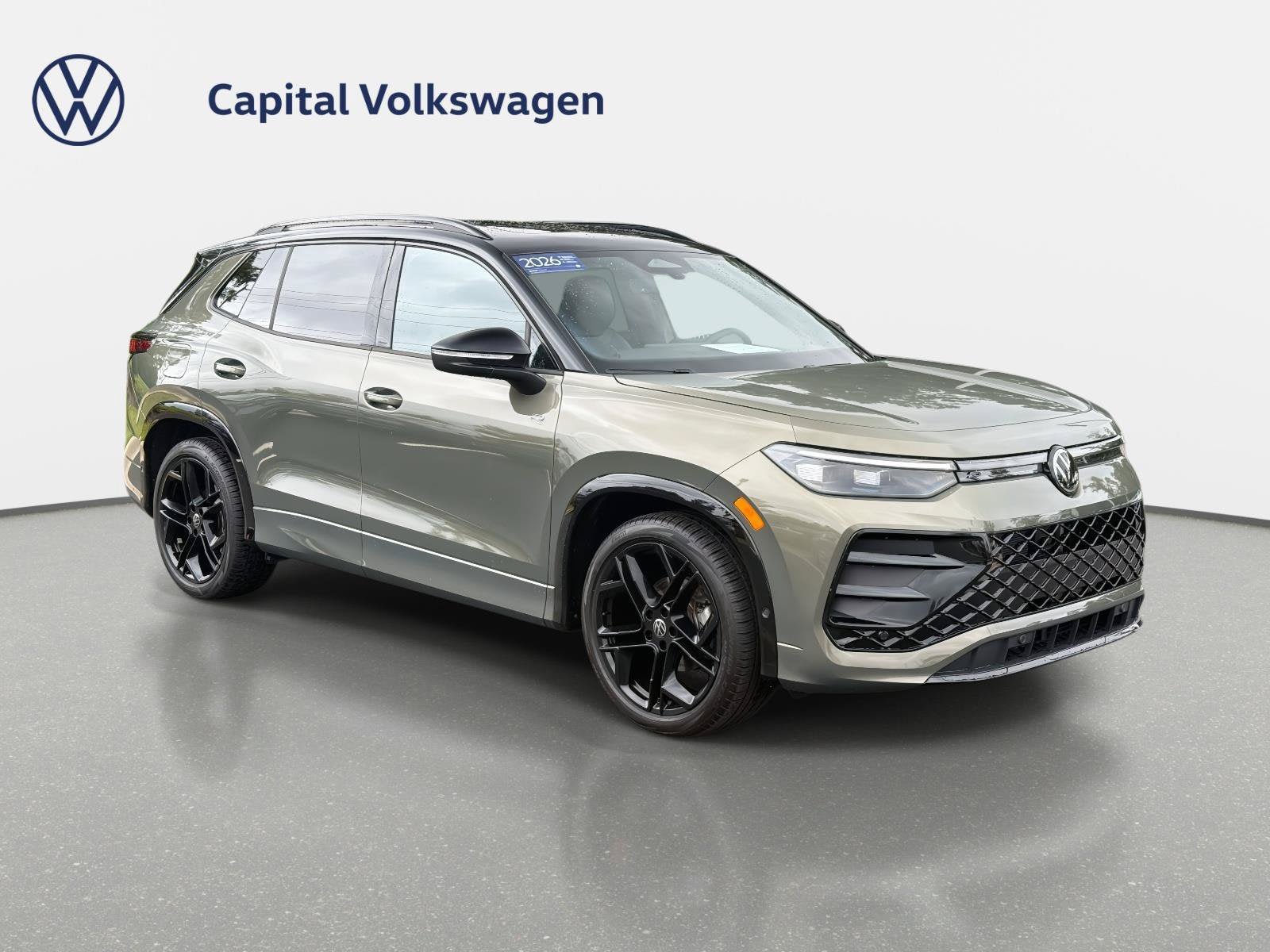 Certified 2026 Volkswagen Tiguan SE R-Line FWD image 4