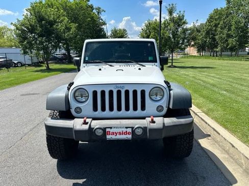 Used 2015 Jeep Wrangler Unlimited Rubicon AWD/4WD image 6
