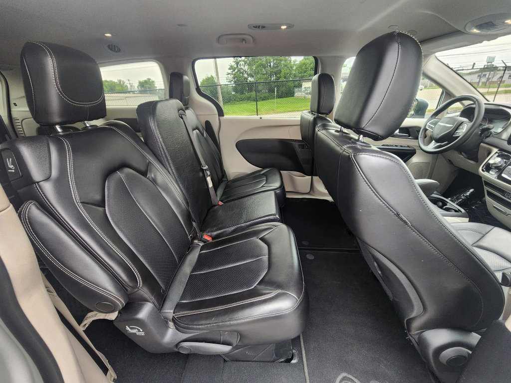 Used 2023 Chrysler Pacifica Touring-L FWD image 53