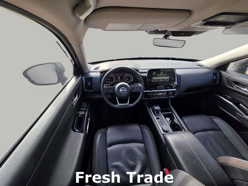 Used 2025 Nissan Pathfinder SL image 12