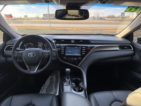 Used 2018 Toyota Camry L image 12