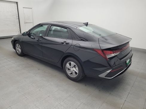 Used 2025 Hyundai Elantra SE FWD image 3