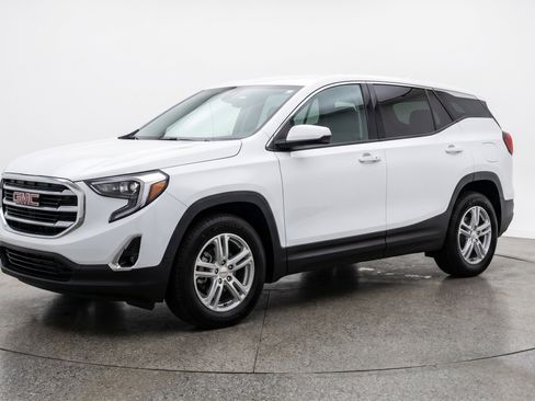 Used 2024 GMC Terrain SLE FWD image 3