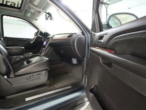 Used 2009 Cadillac Escalade AWD image 10