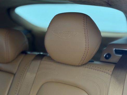 Used 2021 Aston Martin DBX image 22