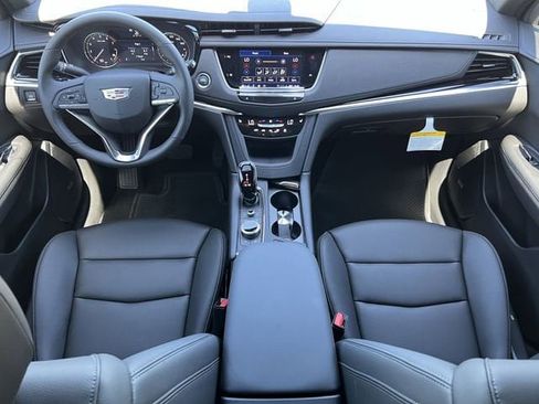 New 2025 Cadillac XT6 Luxury image 9