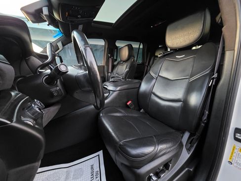 Used 2017 Cadillac Escalade Platinum image 8