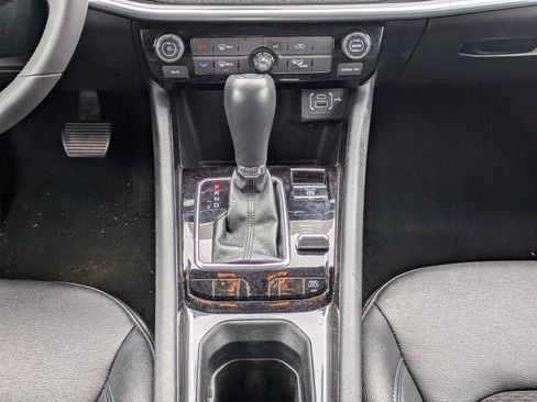 Used 2024 Jeep Compass Latitude AWD/4WD image 18