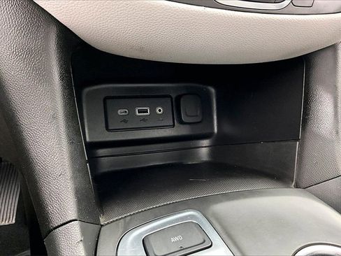 Used 2024 Chevrolet Equinox LS w/ LS Convenience Package image 32