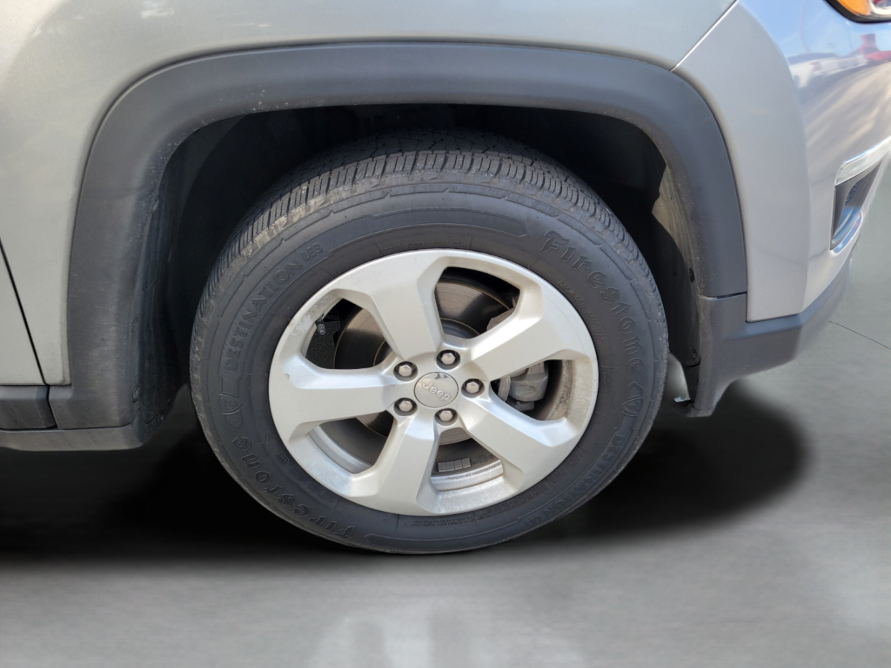 Used 2019 Jeep Compass Latitude FWD image 5