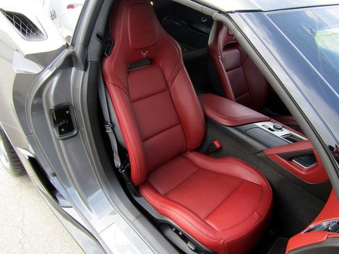 Used 2016 Chevrolet Corvette Z06 w/ 3LZ Preferred Equipment Group image 12