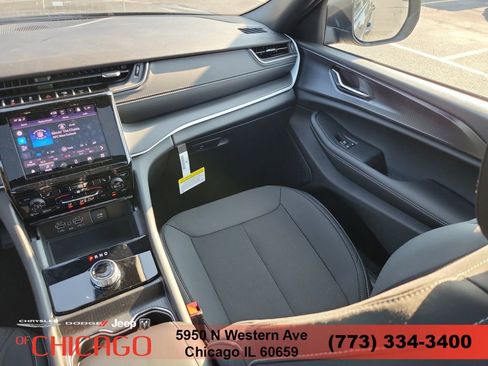 New 2025 Jeep Grand Cherokee Laredo X w/ Luxury Tech Group I AWD/4WD image 16
