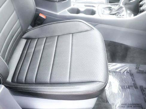 Certified 2023 Volkswagen Jetta SE FWD image 32
