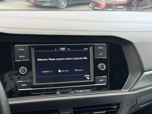 Used 2024 Volkswagen Jetta SE FWD image 29