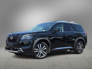 Used 2025 Nissan Pathfinder Platinum w/ Black Appearance Package FWD video 1