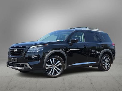 Used 2025 Nissan Pathfinder Platinum w/ Black Appearance Package
