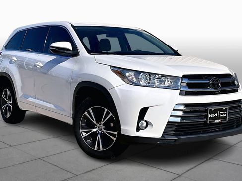 Used 2018 Toyota Highlander Plus image 2