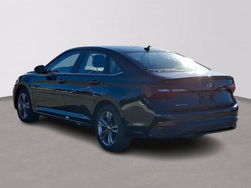 Used 2024 Volkswagen Jetta SE image 4