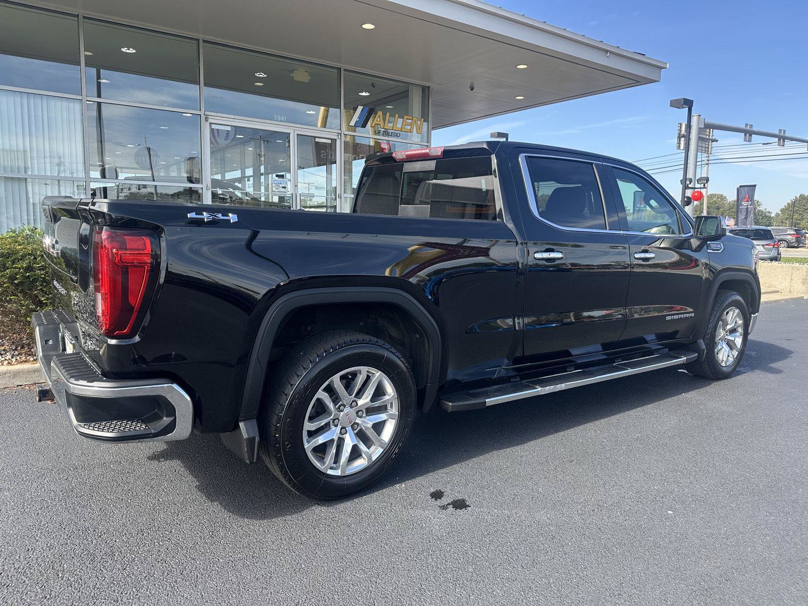 Used 2019 GMC Sierra 1500 SLT w/ SLT Premium Package AWD/4WD image 14