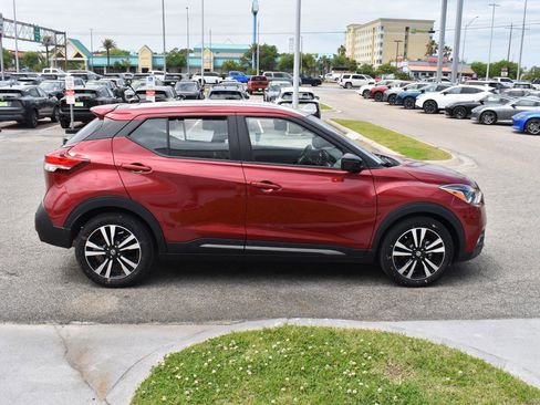 Used 2020 Nissan Kicks SR image 15