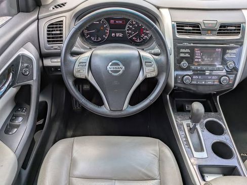 Used 2014 Nissan Altima 2.5 SV FWD image 11
