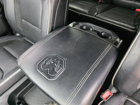Used 2019 RAM 1500 Laramie w/ Sport Appearance Package AWD/4WD image 18