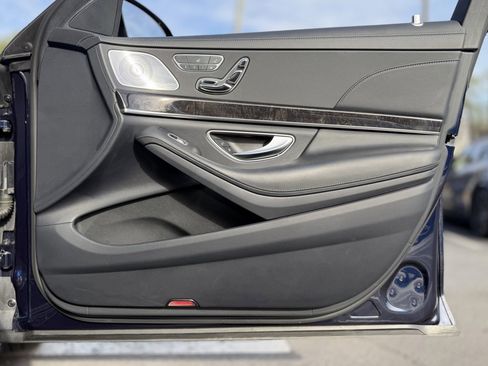 Used 2020 Mercedes-Benz S 560 Sedan image 35