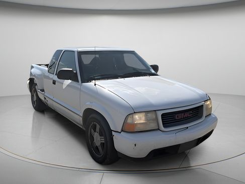 Used 2000 GMC Sonoma SLS w/ SLS "Hot Looks" Pkg RWD image 1