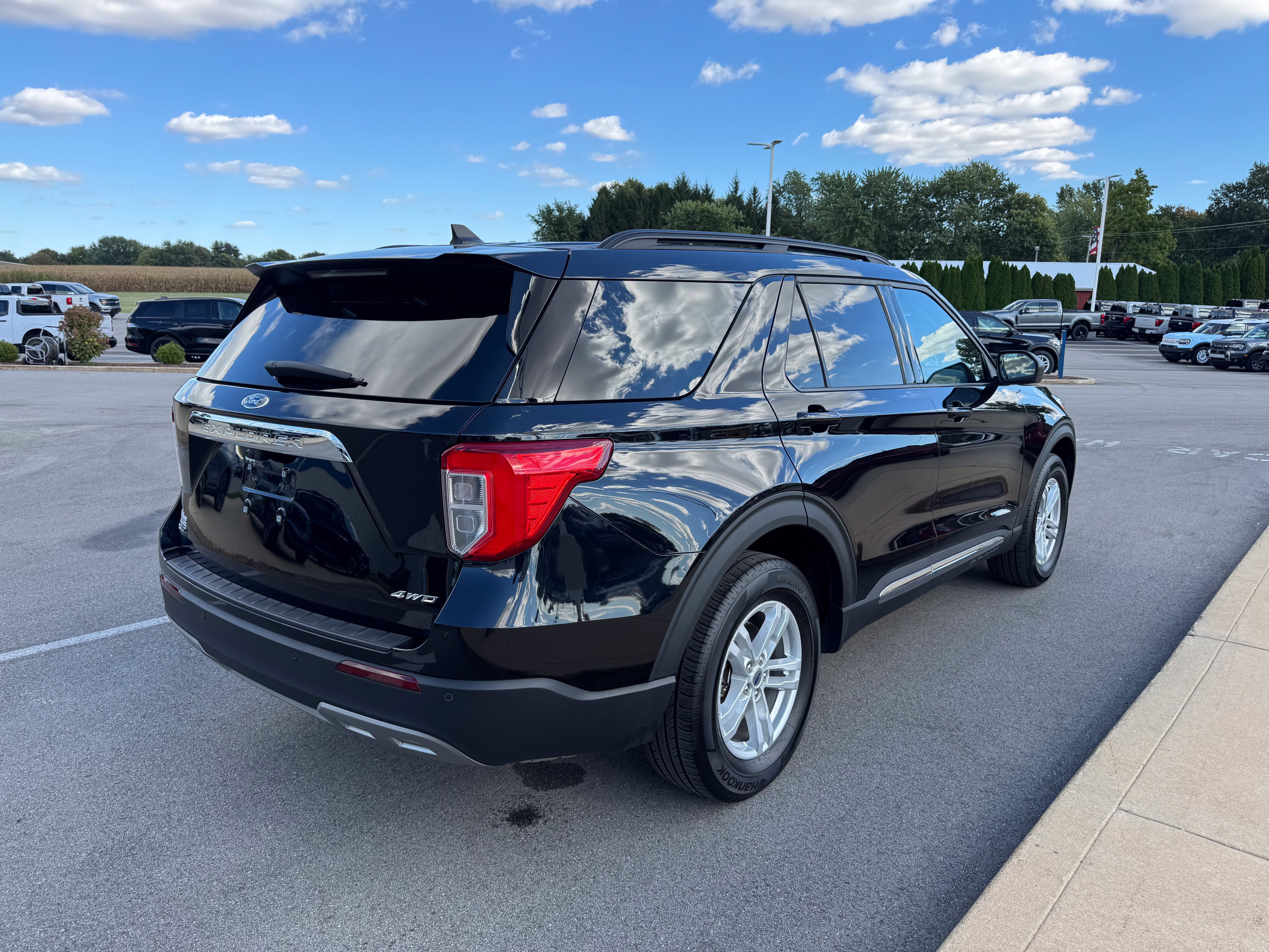 Used 2024 Ford Explorer XLT w/ Equipment Group 202A AWD/4WD image 7