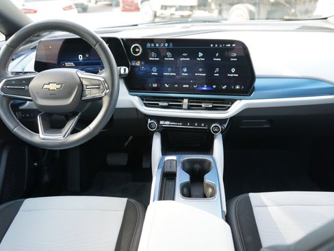 Used 2024 Chevrolet Equinox EV LT FWD image 18