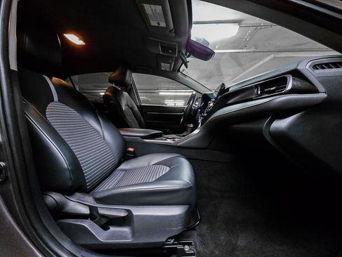 Used 2021 Toyota Camry SE image 34