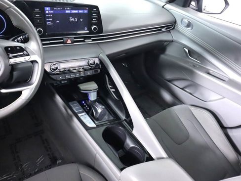 Used 2022 Hyundai Elantra SEL w/ Convenience + Premium Package FWD image 32
