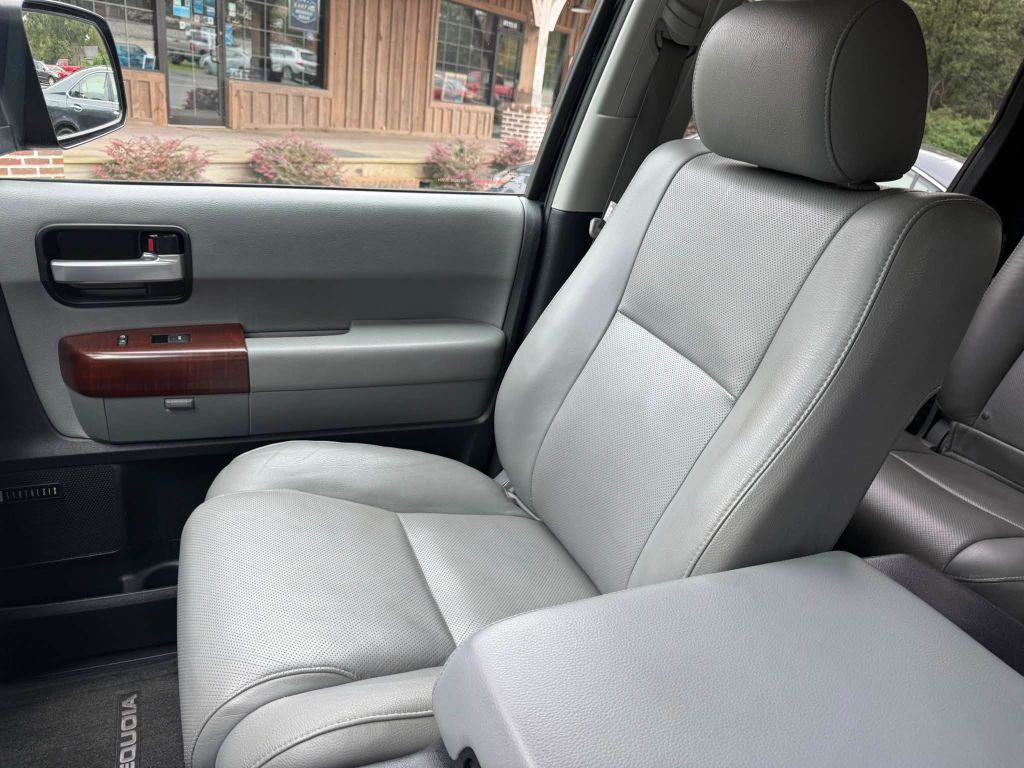 Used 2014 Toyota Sequoia Platinum RWD image 18