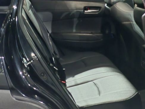 Used 2025 Toyota Corolla Cross XLE image 21