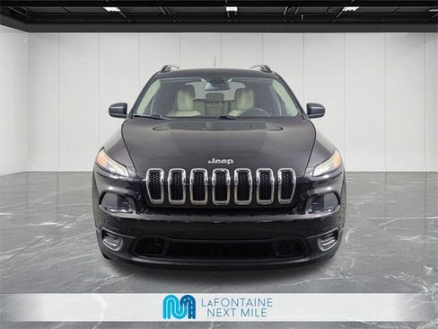 Used 2016 Jeep Cherokee Sport image 8