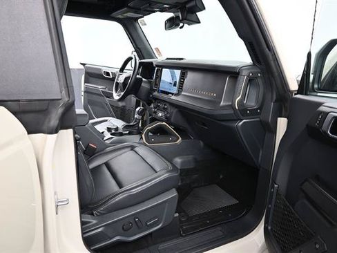 Used 2025 Ford Bronco Badlands AWD/4WD image 16