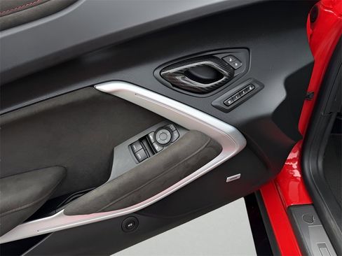 Used 2019 Chevrolet Camaro ZL1 w/ LPO, ZL1 Protection Package image 18