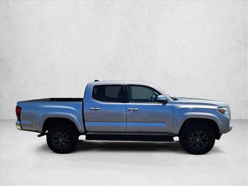 Used 2021 Toyota Tacoma SR5 RWD image 4