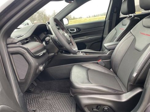 Used 2024 Jeep Compass Trailhawk w/ Trailhawk Convenience Group image 8