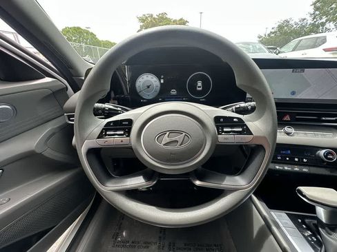 Used 2024 Hyundai Elantra SEL FWD image 22