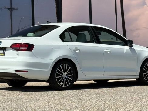 Used 2016 Volkswagen Jetta Sport FWD image 12