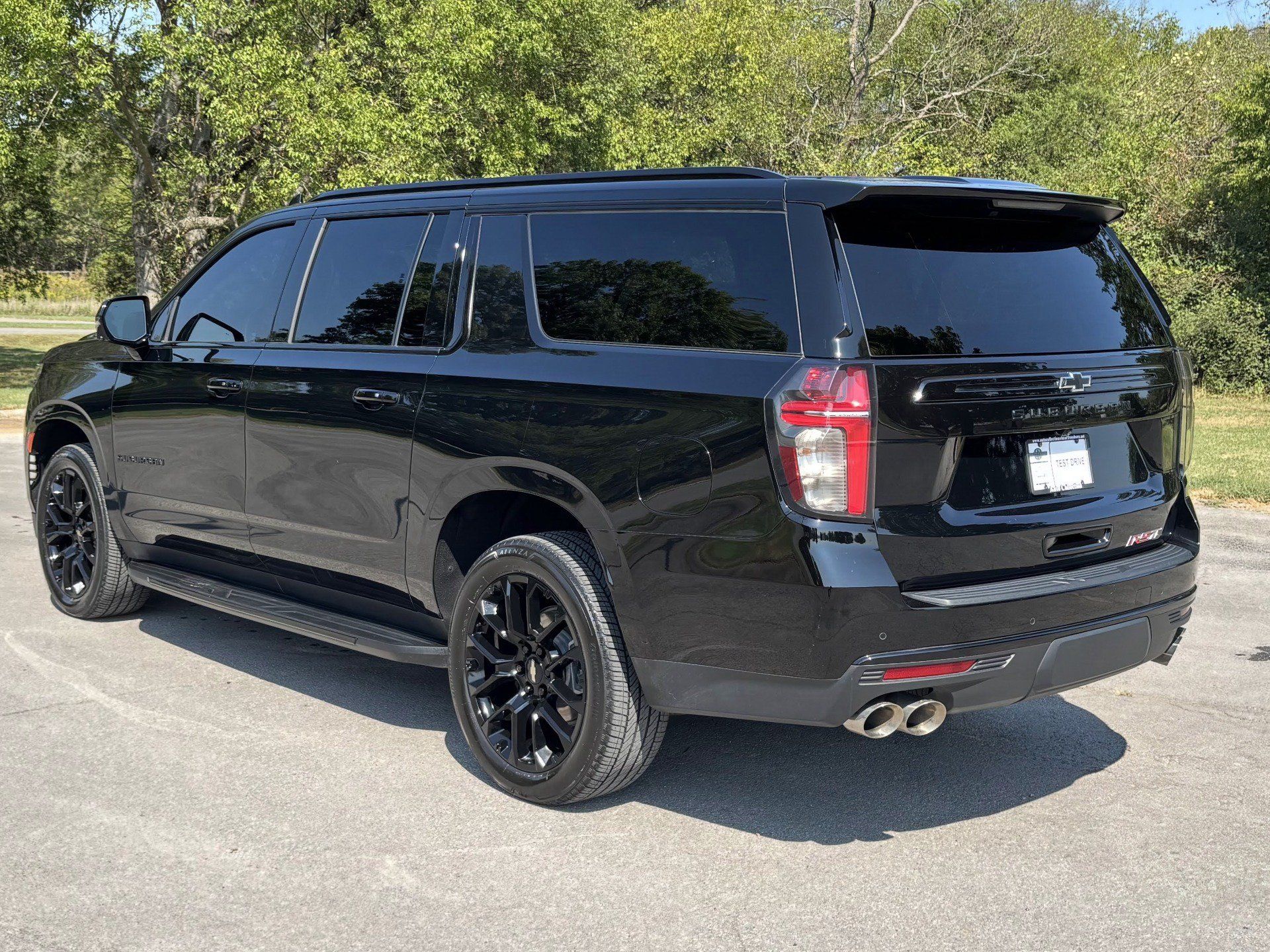 Used 2023 Chevrolet Suburban RST w/ Sport Performance Package AWD/4WD image 4
