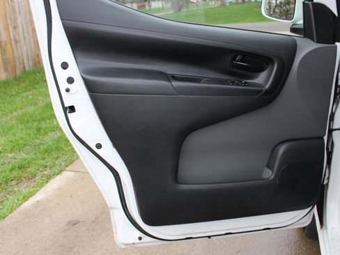 Used 2018 Nissan NV200 SV image 11