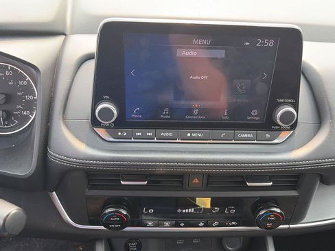 Used 2025 Nissan Rogue SV FWD image 16
