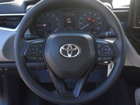 Used 2025 Toyota Corolla LE image 18