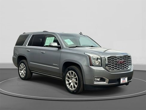 Used 2018 GMC Yukon Denali w/ Denali Ultimate Package image 3