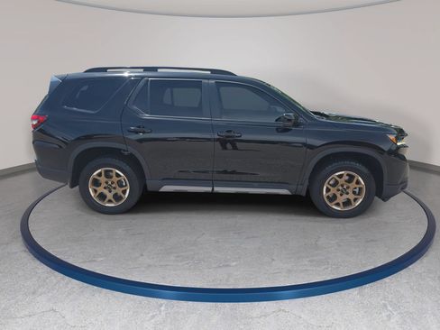 Used 2024 Honda Pilot TrailSport image 4